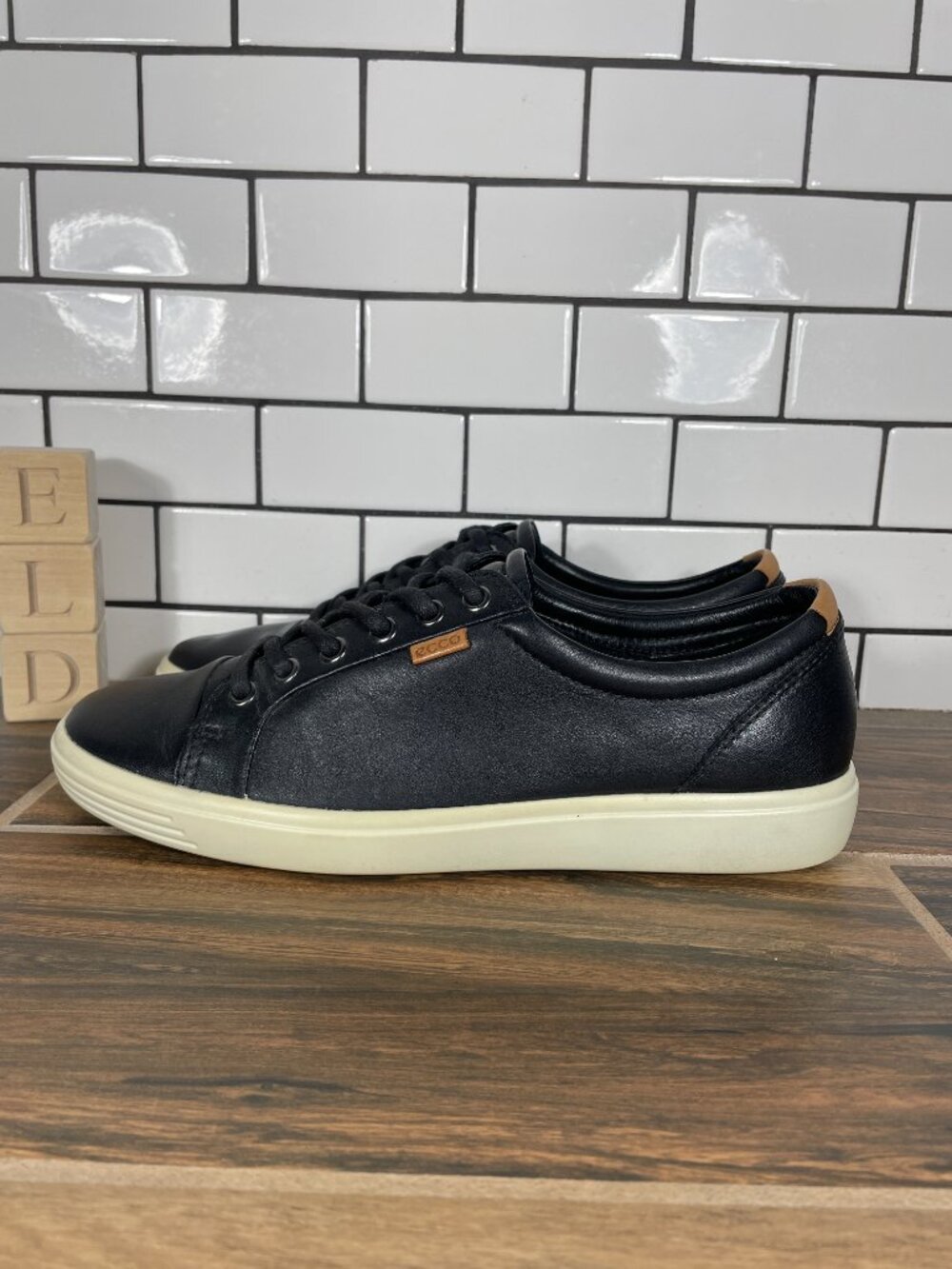 Ecco Soft 7 Shoes Womens Size 10 Black Leather Low Top Casual Trainers Sneakers